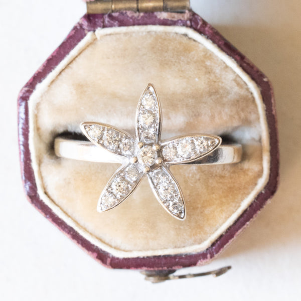 Anello vintage in oro bianco 18K con diamanti di taglio brillante (0.35ctw ca.), anni ‘70/‘80