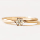 Vintage-Solitär aus 9-karätigem Gelbgold mit grauem Saphir (ca. 0.45 ct), 60er Jahre