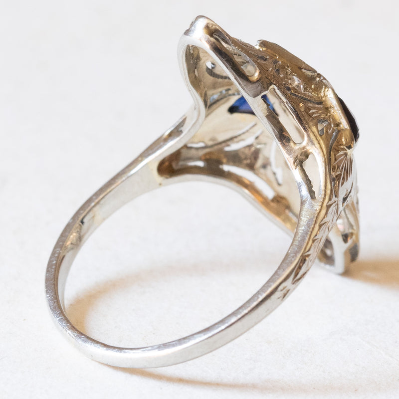 Anello Art Déco in oro bianco 18K con diamanti (0.33ctw ca.) e zaffiri, anni ‘30