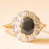 Anello a margherita vintage in oro giallo e bianco 9K con zaffiro (1.40ct ca.) e diamanti, anni ‘70