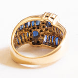 Vintage-Ring aus 18-karätigem Gelbgold mit Saphiren (zentral ca. 0.44 ctw) und Diamanten im Brillantschliff (ca. 0.70 ctw), 60er/70er Jahre