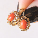 Herzförmige Vintage-Ohrringe aus 8-karätigem Gelbgold mit orangefarbener Koralle, 40er/50er Jahre