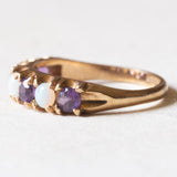 Vintage-Ring aus 9-karätigem Gelbgold mit Amethysten (ca. 0.50 ctw) und Opalen (ca. 0.16 ctw), 70er Jahre