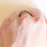 Vintage-Ring aus 18-karätigem Gelbgold mit Saphiren (ca. 0.30 ctw) und weißen Diamantimitatsteinen, 60er/70er Jahre