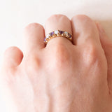 Vintage-Ring aus 9-karätigem Gelbgold mit Amethysten (ca. 0.50 ctw) und Opalen (ca. 0.16 ctw), 70er Jahre