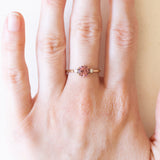 Vintage-Trilogie aus 9-karätigem Gelb- und Weißgold mit synthetischem rosa Spinell (ca. 1 Karat) und weißen Saphiren, 70er/80er Jahre