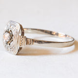 Art-Deco-Solitär in 18 Karat Weißgold mit Diamant im Brillantschliff (ca. 0.12 ct), 20er/30er Jahre