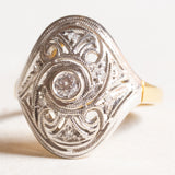 Винтажное кольцо в стиле ар-деко из 18-каратного желтого и белого золота с бриллиантом (в центре около 0.15 карата)