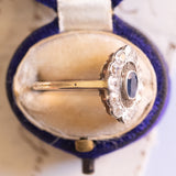 Anello a margherita Art Déco in platino e in oro giallo 12K con zaffiro (0.40ct ca.) e diamanti di taglio vecchia miniera (0.80ctw ca.), anni ‘20/‘30