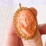 Vintage-Anhänger/Brosche aus 18 Karat Gelbgold mit orangefarbener Korallenkamee, 60er Jahre