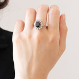 Vintage-Gänseblümchen-Ring aus 14-karätigem Weißgold mit Saphir (ca. 2.30 ct) und Diamanten im Brillantschliff (ca. 0.75 ctw), 60er Jahre