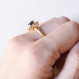 Vintage-Gänseblümchenring aus 18-karätigem Gelb- und Weißgold mit Saphiren (ca. 0.50 ct) und Diamanten (ca. 0.04 ctw), 60er Jahre