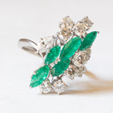 Vintage-Ring aus 18-karätigem Weißgold mit Diamanten (ca. 2 Karat) und Smaragd (ca. 1.90 Karat), 70er Jahre