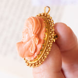 Vintage-Anhänger/Brosche aus 18 Karat Gelbgold mit orangefarbener Korallenkamee, 60er Jahre