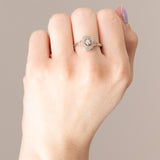 Art-Deco-Solitär in 18 Karat Weißgold mit Diamant im Brillantschliff (ca. 0.12 ct), 20er/30er Jahre