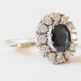 Vintage-Gänseblümchen-Ring aus 14-karätigem Weißgold mit Saphir (ca. 2.30 ct) und Diamanten im Brillantschliff (ca. 0.75 ctw), 60er Jahre