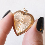 Vintage 9K Gelbgold plattierter Herz-Fotoanhänger aus Metall mit eingraviertem Kreuz, 60er Jahre