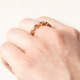 Halbe Ewigkeit aus 18-karätigem Gelbgold mit Rubinen (ca. 0.60 ctw) und Diamanten im Brillantschliff (ca. 0.42 ctw), 70er/80er Jahre