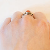 Vintage-Ring aus 9-karätigem Gelbgold mit orangefarbener Koralle, 40er/50er Jahre