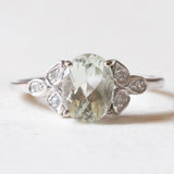 Vintage-Ring aus 9-karätigem Weißgold mit hellblauem Quarz (ca. 1.20 ct) und Diamanten, 60er/70er Jahre