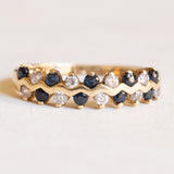 Vintage-Ring aus 18-karätigem Gelbgold mit Saphiren (ca. 0.30 ctw) und weißen Diamantimitatsteinen, 60er/70er Jahre