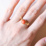 Ägyptischer Vintage-Ring aus 18 Karat Gelbgold mit orangefarbenen Korallen und Papyrusblättern, 80er Jahre