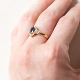 Vintage-Gänseblümchenring aus 18 Karat Gelb- und Weißgold mit Saphiren (ca. 0.75 ct) und Diamanten im Brillantschliff (ca. 0.20 ctw), 60er Jahre