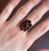 Vintage 8 Karat Gelbgold-Granat-Gänseblümchen-Ring, 40er Jahre