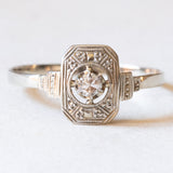 Art-Deco-Solitär in 18 Karat Weißgold mit Diamant im Brillantschliff (ca. 0.12 ct), 20er/30er Jahre