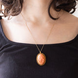 Vintage-Anhänger/Brosche aus 18 Karat Gelbgold mit orangefarbener Korallenkamee, 60er Jahre