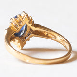 Vintage-Gänseblümchenring aus 18 Karat Gelb- und Weißgold mit Saphiren (ca. 0.75 ct) und Diamanten im Brillantschliff (ca. 0.20 ctw), 60er Jahre