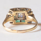 Art-Déco-Ring aus 14-karätigem Gelb- und Weißgold mit Smaragden und Diamanten (zentraler Brillantschliff ca. 0.15 ct), 30er Jahre