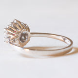 Vintage-Gänseblümchenring aus 14-karätigem Weißgold mit Rubinen (ca. 0.18 ct) und Diamanten im Brillantschliff (ca. 0.35 ctw), 70er Jahre