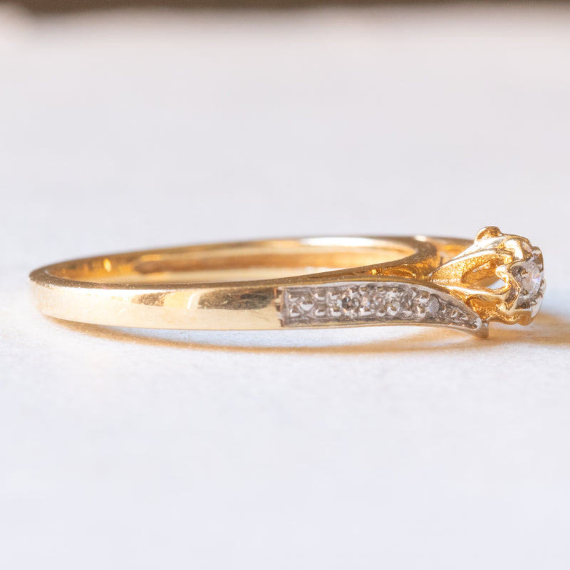 Anello vintage in oro giallo e in oro bianco 18K con diamanti (0.10ctw ca.), anni ‘40/‘50