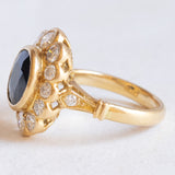 Vintage-Gänseblümchenring aus 18-karätigem Gelbgold mit Saphir (ca. 3.20 ct) und Diamanten im Brillantschliff (ca. 1.40 ctw), 60er Jahre