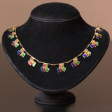 Vintage-Halskette aus 18-karätigem Gelbgold mit herzförmigen Anhängern und roter, orangefarbener, grüner und blauer Emaille, 70er Jahre