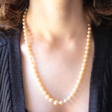 Collana vintage con filo di perle bianche e con chiusura in oro giallo 18K