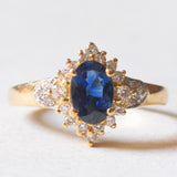 Vintage-Gänseblümchenring aus 18 Karat Gelb- und Weißgold mit Saphiren (ca. 0.75 ct) und Diamanten im Brillantschliff (ca. 0.20 ctw), 60er Jahre