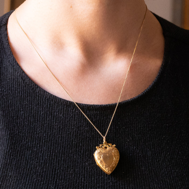 CIONDOLO a forma di cuore in oro bianco 18 KT con diamanti | Trionfante Benedetto Casa d'Aste CIONDOLO a forma di cuore in oro bianco 18 KT con diamanti | Trionfante Benedetto Casa d'Aste