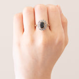 Vintage-Gänseblümchenring aus 18-karätigem Gelbgold und Silber mit Saphir (ca. 2 ct) und Diamanten im Brillantschliff (ca. 0.42 ctw), 50er/60er Jahre