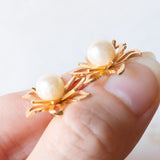 Vintage Blumenohrringe aus 18 Karat Gelbgold mit weißen Perlen, 50er/60er Jahre