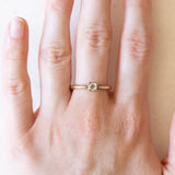 Vintage-Solitär aus 9-karätigem Gelbgold mit grauem Saphir (ca. 0.45 ct), 60er Jahre