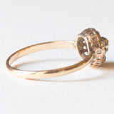 Antiker Gänseblümchenring aus 10 Karat Gelbgold mit zentralem Diamanten im Rosenschliff und seitlichen Diamanten im Rosenschliff, Anfang des 900. Jahrhunderts