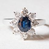 Vintage-Gänseblümchen-Ring aus 18-karätigem Weißgold mit Saphir (ca. 1.20 ct) und Diamanten im Brillantschliff (ca. 1.20 ctw), 60er Jahre