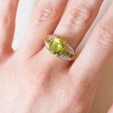 Vintage-Ring aus 14-karätigem Gelbgold und Weißgold mit Peridot (ca. 3.20 ctw) und Diamant, 70er/80er Jahre