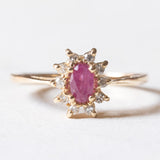 Vintage-Gänseblümchen-Ring aus 14-karätigem Gelbgold mit Rubinen (ca. 0.30 ct) und Diamanten (ca. 0.10 ctw), 70er Jahre