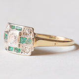 Art-Déco-Ring aus 14-karätigem Gelb- und Weißgold mit Smaragden und Diamanten (zentraler Brillantschliff ca. 0.15 ct), 30er Jahre