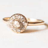 Antiker Gänseblümchenring aus 10 Karat Gelbgold mit zentralem Diamanten im Rosenschliff und seitlichen Diamanten im Rosenschliff, Anfang des 900. Jahrhunderts