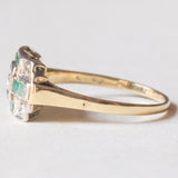 Art-Déco-Ring aus 14-karätigem Gelb- und Weißgold mit Smaragden und Diamanten (zentraler Brillantschliff ca. 0.15 ct), 30er Jahre
