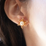 Boucles d'oreilles fleur vintage en or jaune 18 carats avec perles blanches, années 50/60
